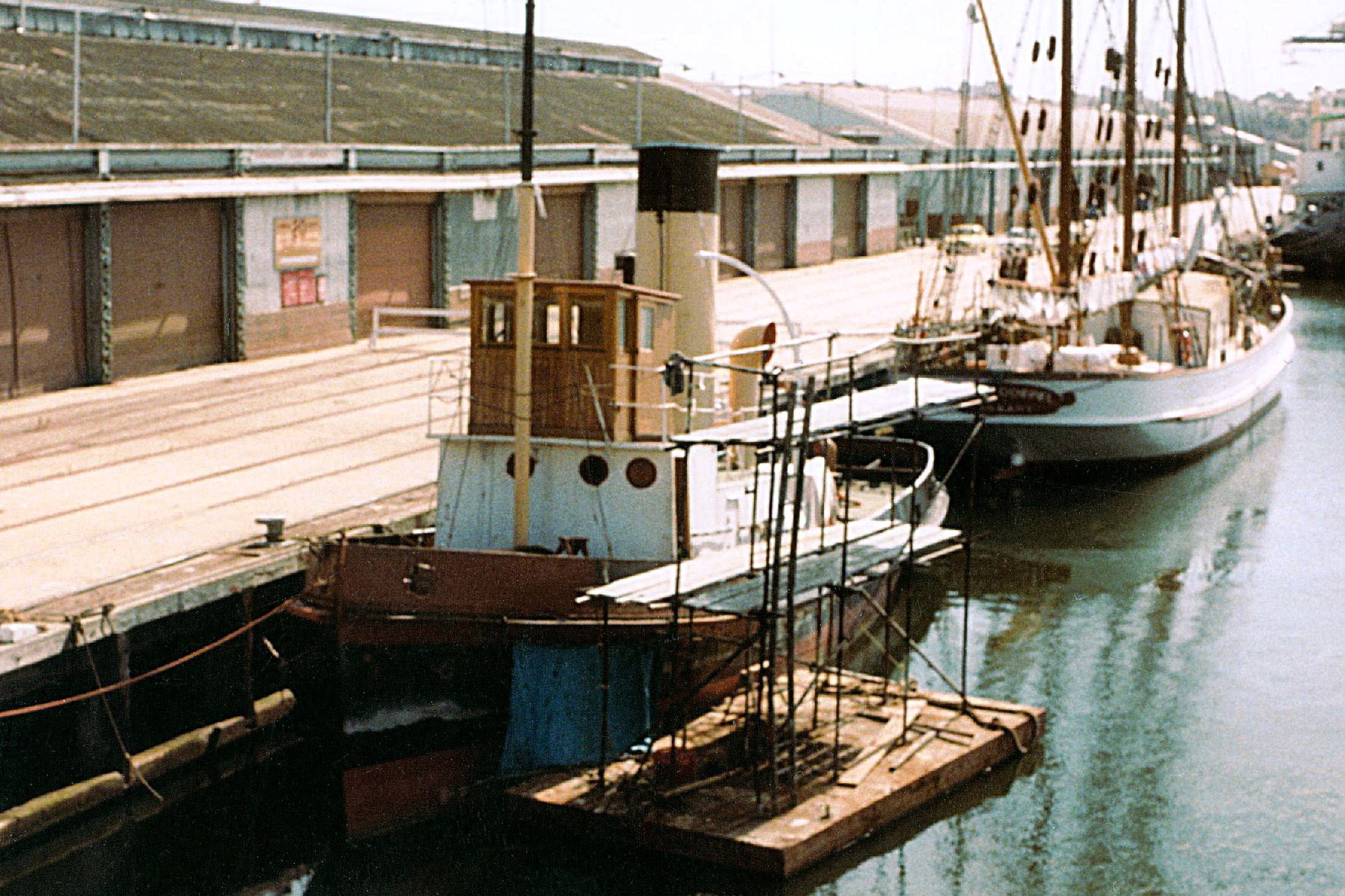 Wattle and Alma Doepel at Victoria Dock 1984